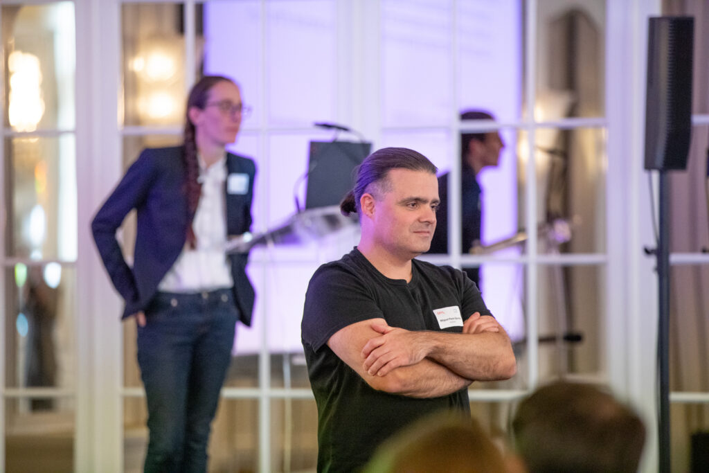 Dr. Miguel Peón Quirós